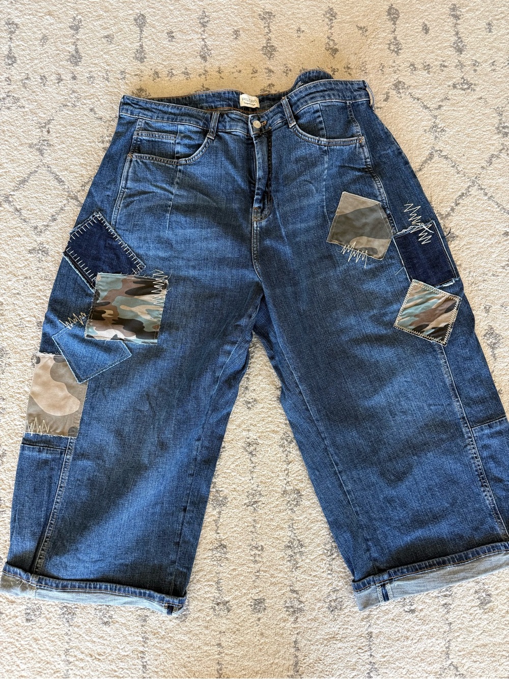 Anthropologie Pilero Kenna
Mid-Rise Heritage Barrel Camo Patchwork Jeans - Picture 4 of 8